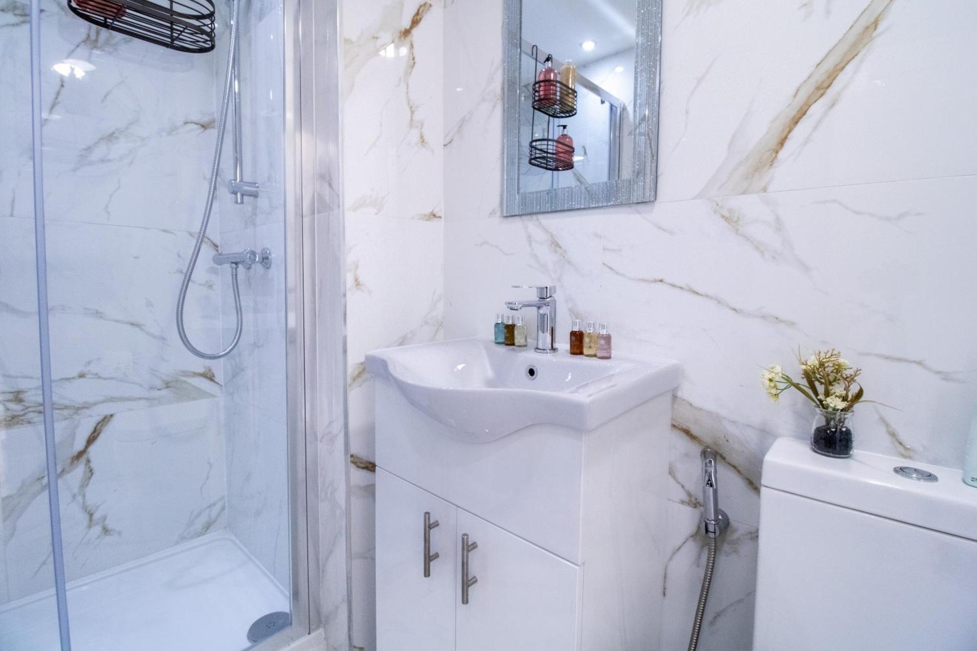Oxford Street 1 Bedroom Shopping Retreat! 3Gc ลอนดอน ภายนอก รูปภาพ