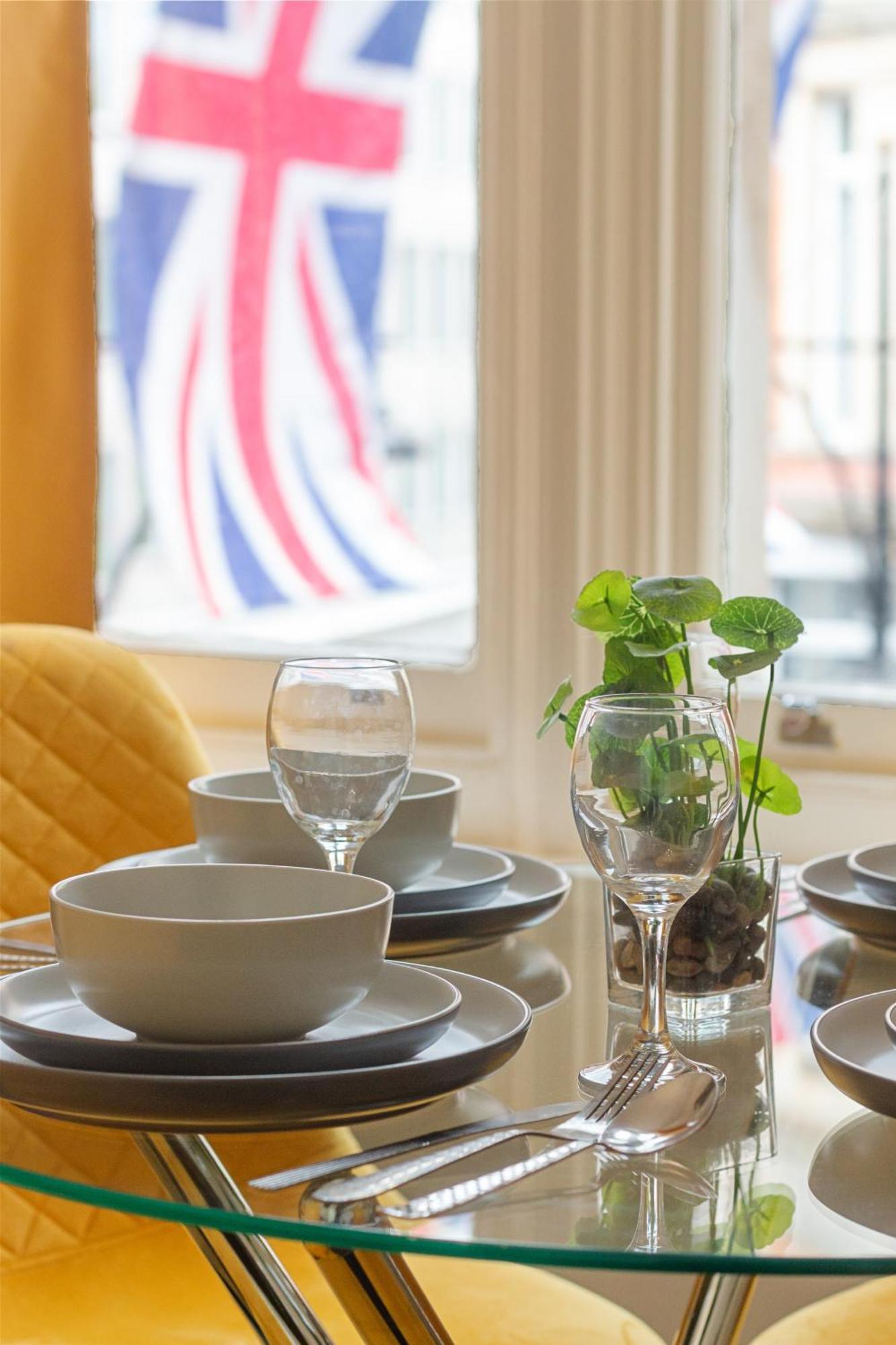 Oxford Street 1 Bedroom Shopping Retreat! 3Gc ลอนดอน ภายนอก รูปภาพ